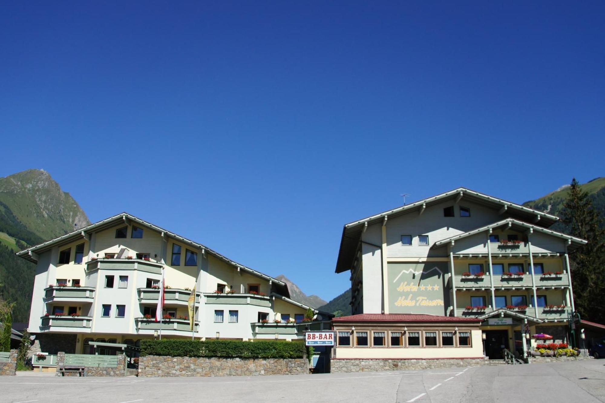 Hotel Hohe Tauern Матрей ин Остирол Екстериор снимка