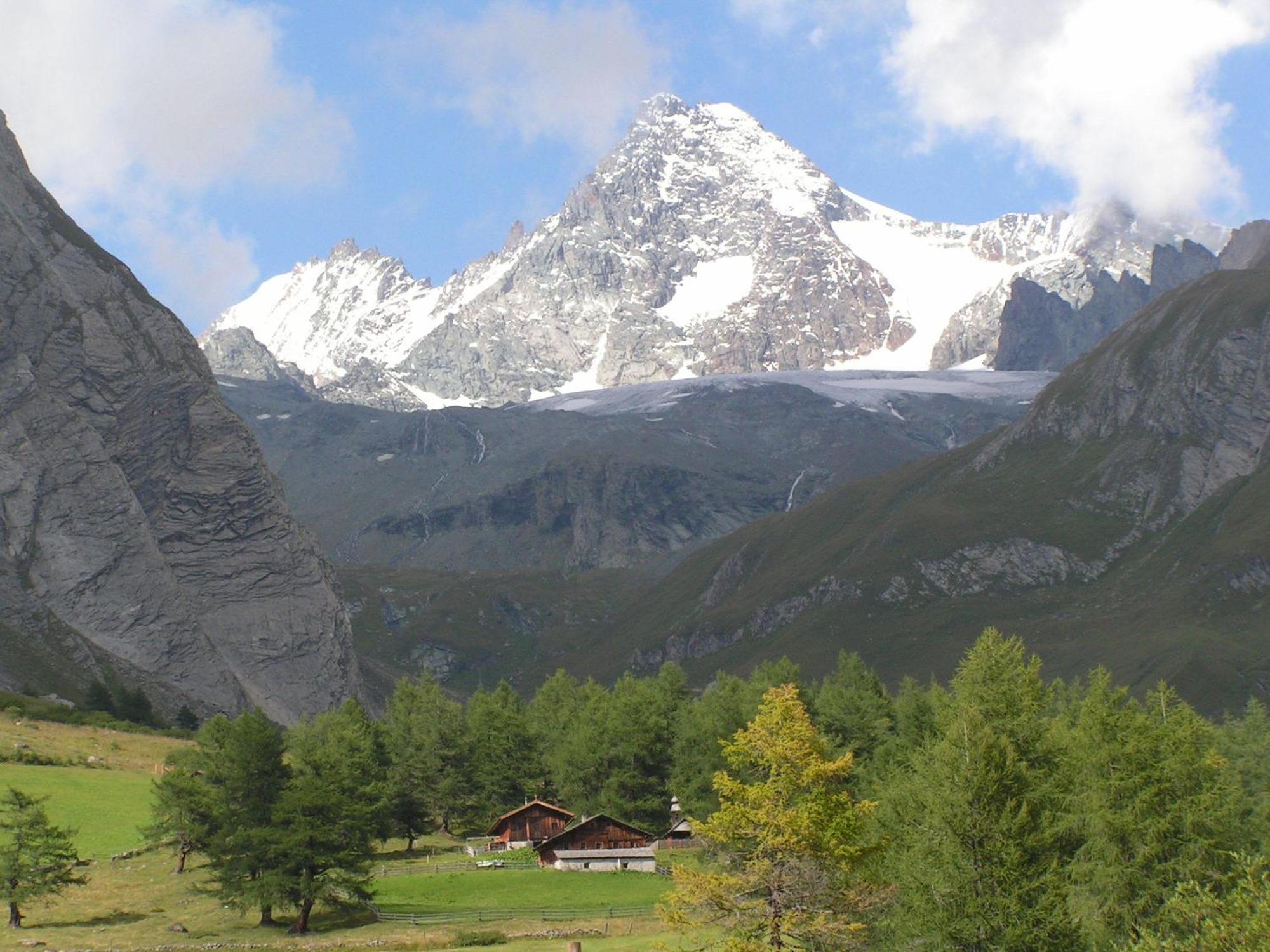 Hotel Hohe Tauern Матрей ин Остирол Екстериор снимка