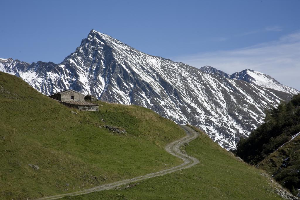 Hotel Hohe Tauern Матрей ин Остирол Екстериор снимка