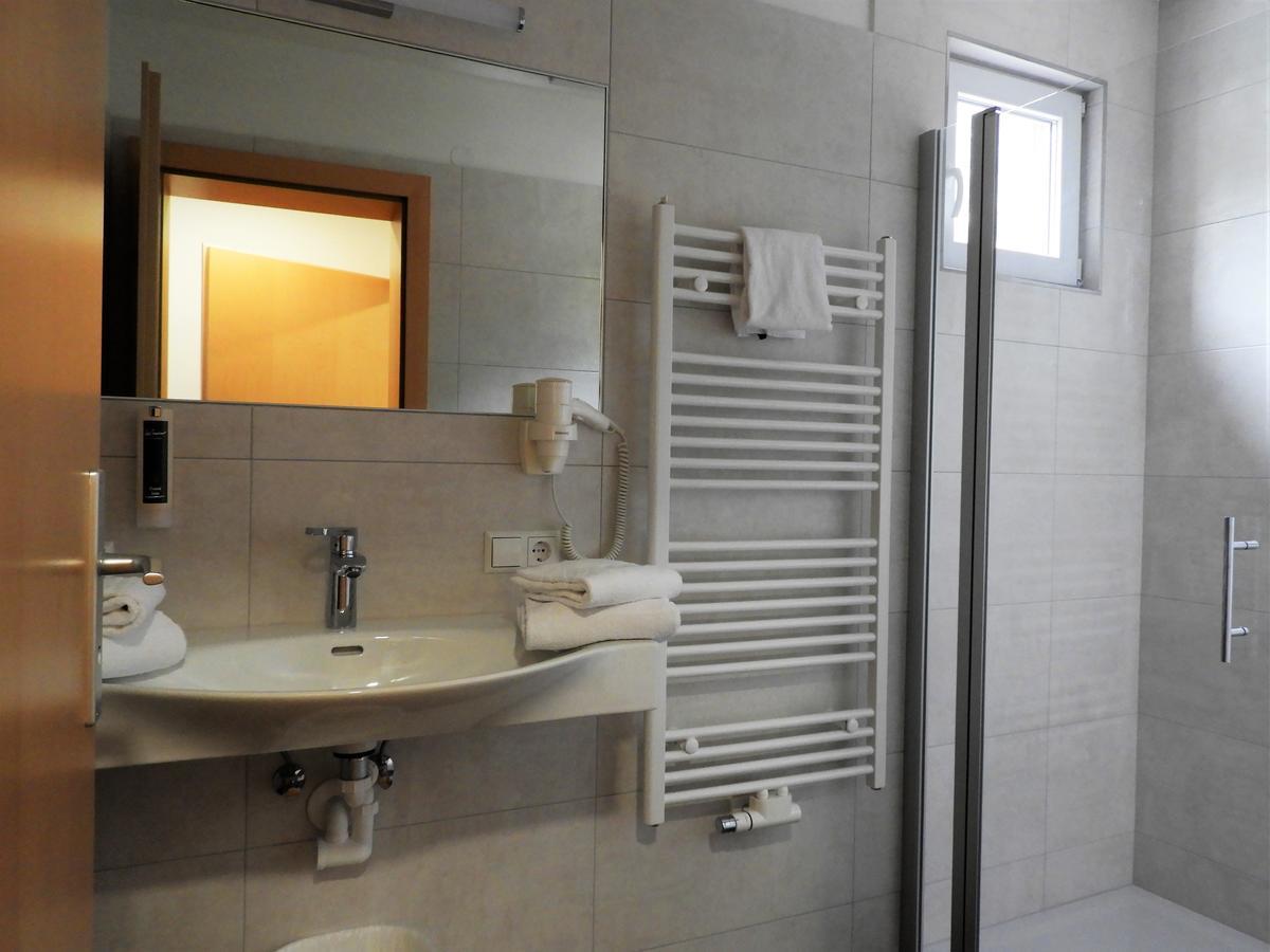 Hotel Hohe Tauern Матрей ин Остирол Екстериор снимка