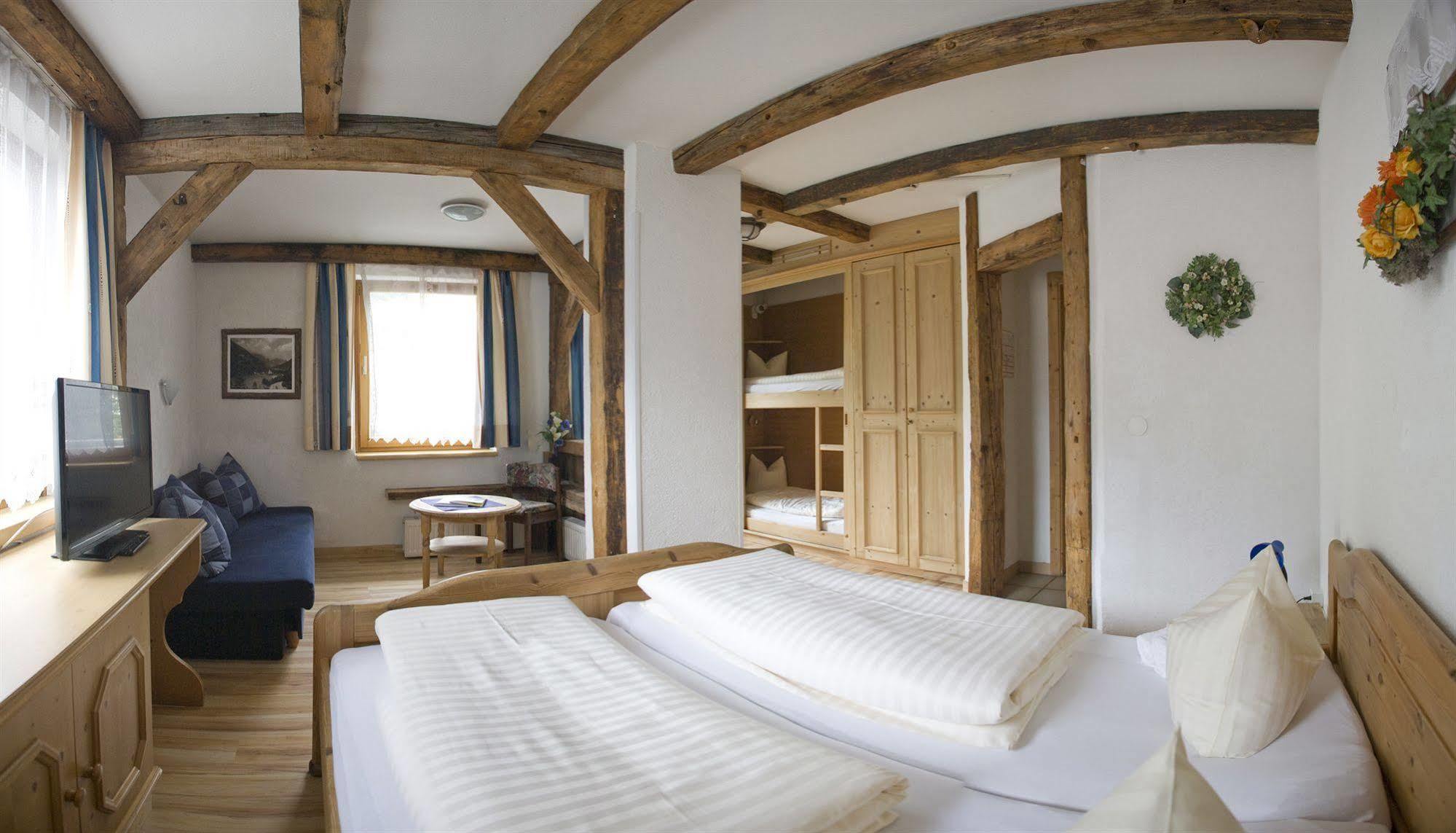 Hotel Hohe Tauern Матрей ин Остирол Екстериор снимка