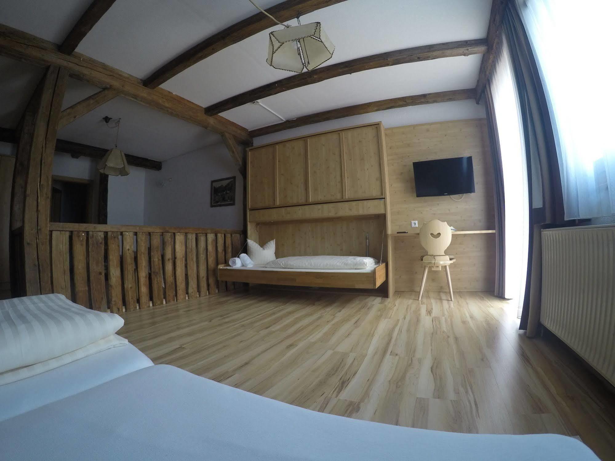 Hotel Hohe Tauern Матрей ин Остирол Екстериор снимка