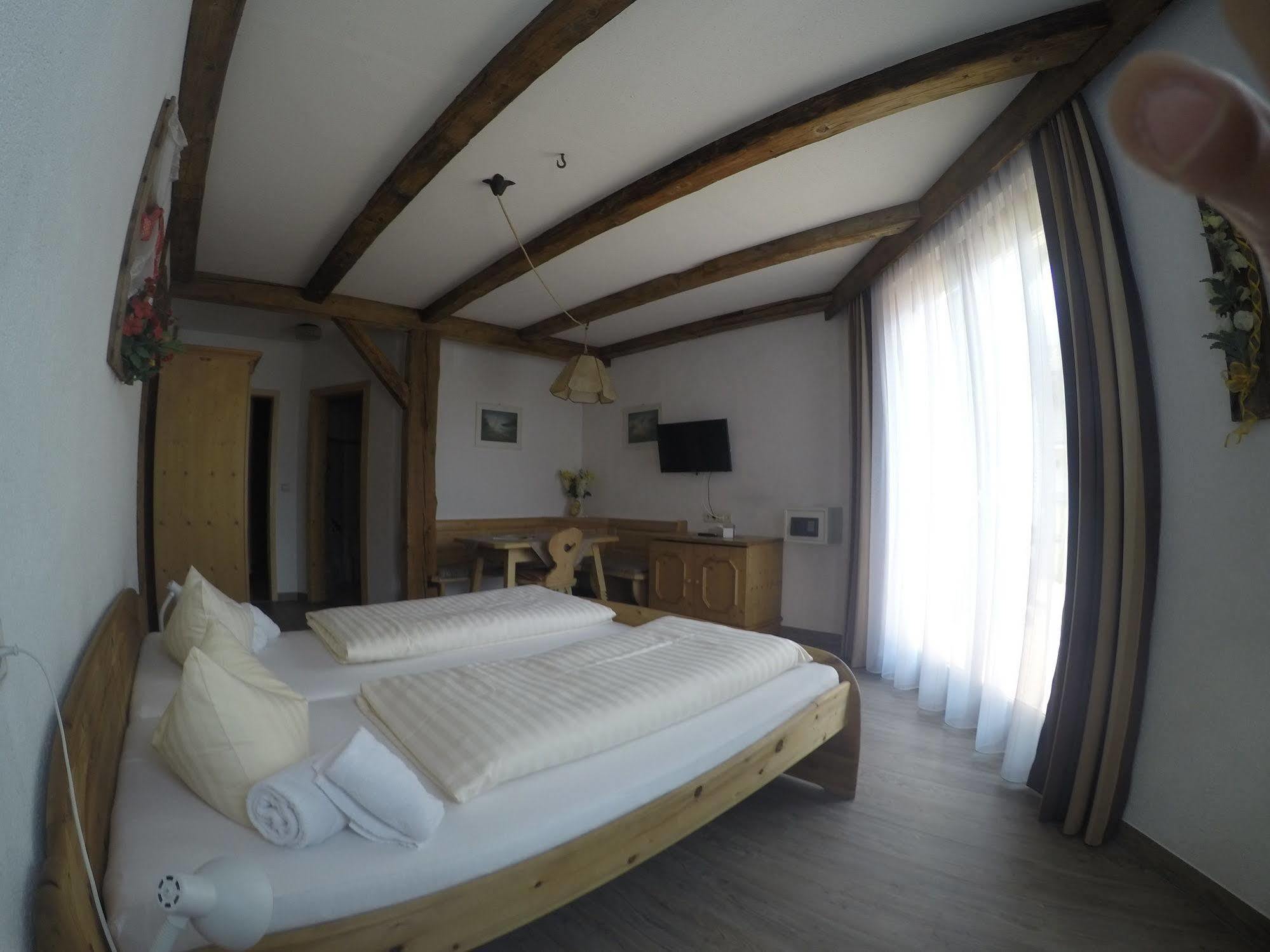 Hotel Hohe Tauern Матрей ин Остирол Екстериор снимка