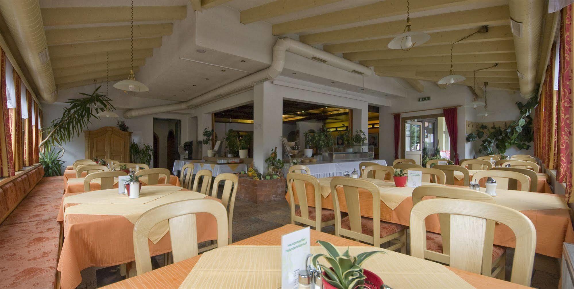 Hotel Hohe Tauern Матрей ин Остирол Екстериор снимка